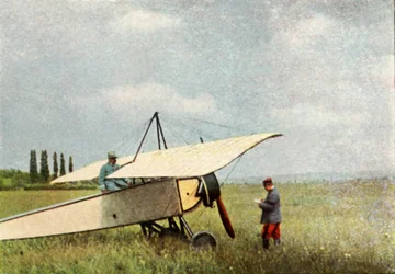 Ein Flugzeug des Typs Morane-Saulnier G, das mit einem 7,9-mm-Hotchkiss-Maschinengewehr ausgestattet werden konnte, September 1914